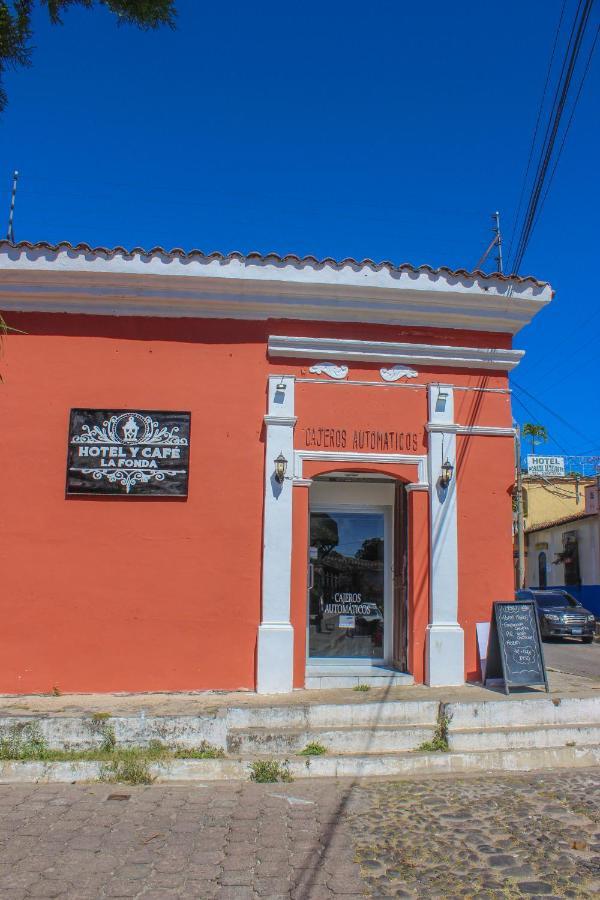 Hotel Y Cafe Ixmati Suchitoto المظهر الخارجي الصورة