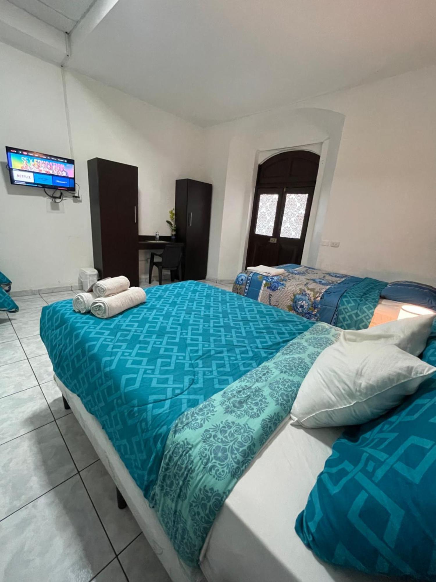Hotel Y Cafe Ixmati Suchitoto المظهر الخارجي الصورة