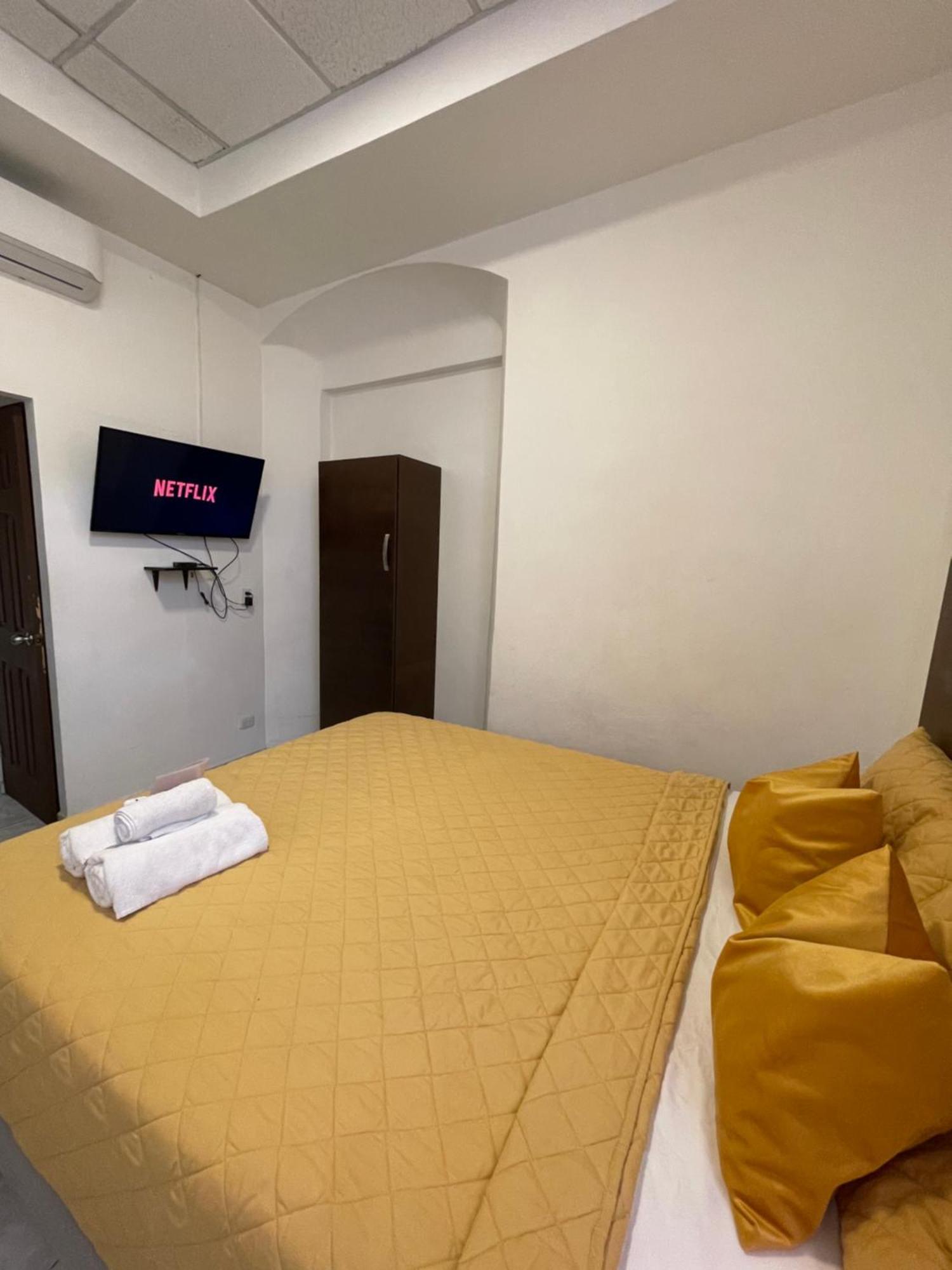 Hotel Y Cafe Ixmati Suchitoto المظهر الخارجي الصورة