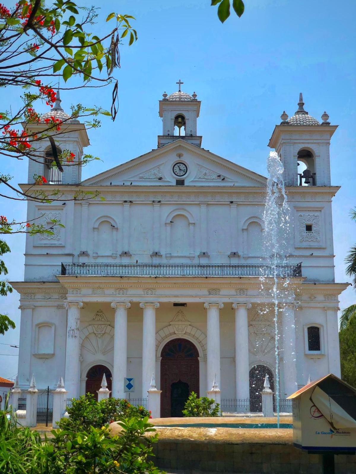 Hotel Y Cafe Ixmati Suchitoto المظهر الخارجي الصورة