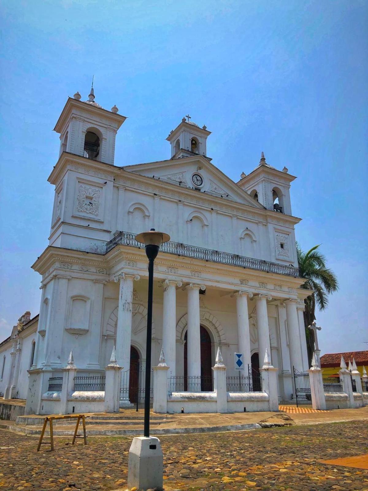 Hotel Y Cafe Ixmati Suchitoto المظهر الخارجي الصورة