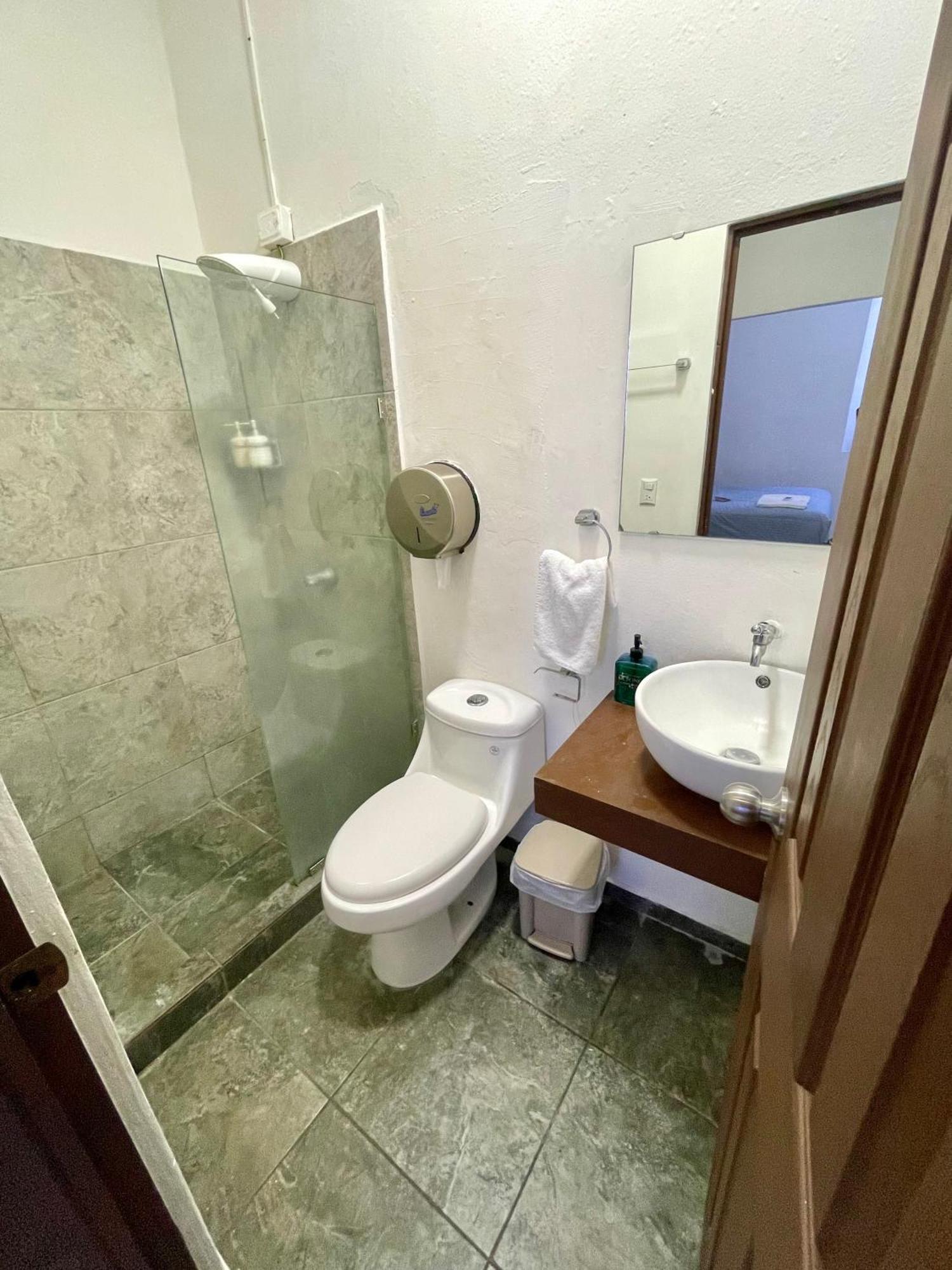 Hotel Y Cafe Ixmati Suchitoto المظهر الخارجي الصورة